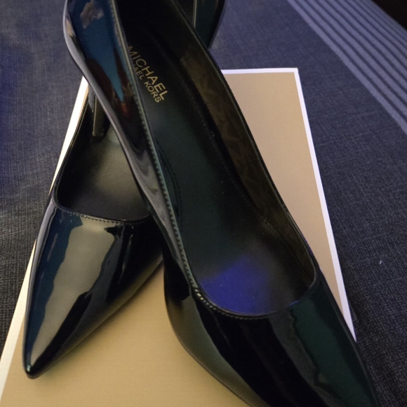 Michael Kors Alina Flex Pumps For Womens - Picture 6 of 7